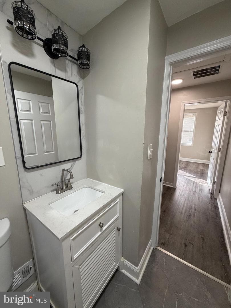 2715 Bookert Drive photo 9