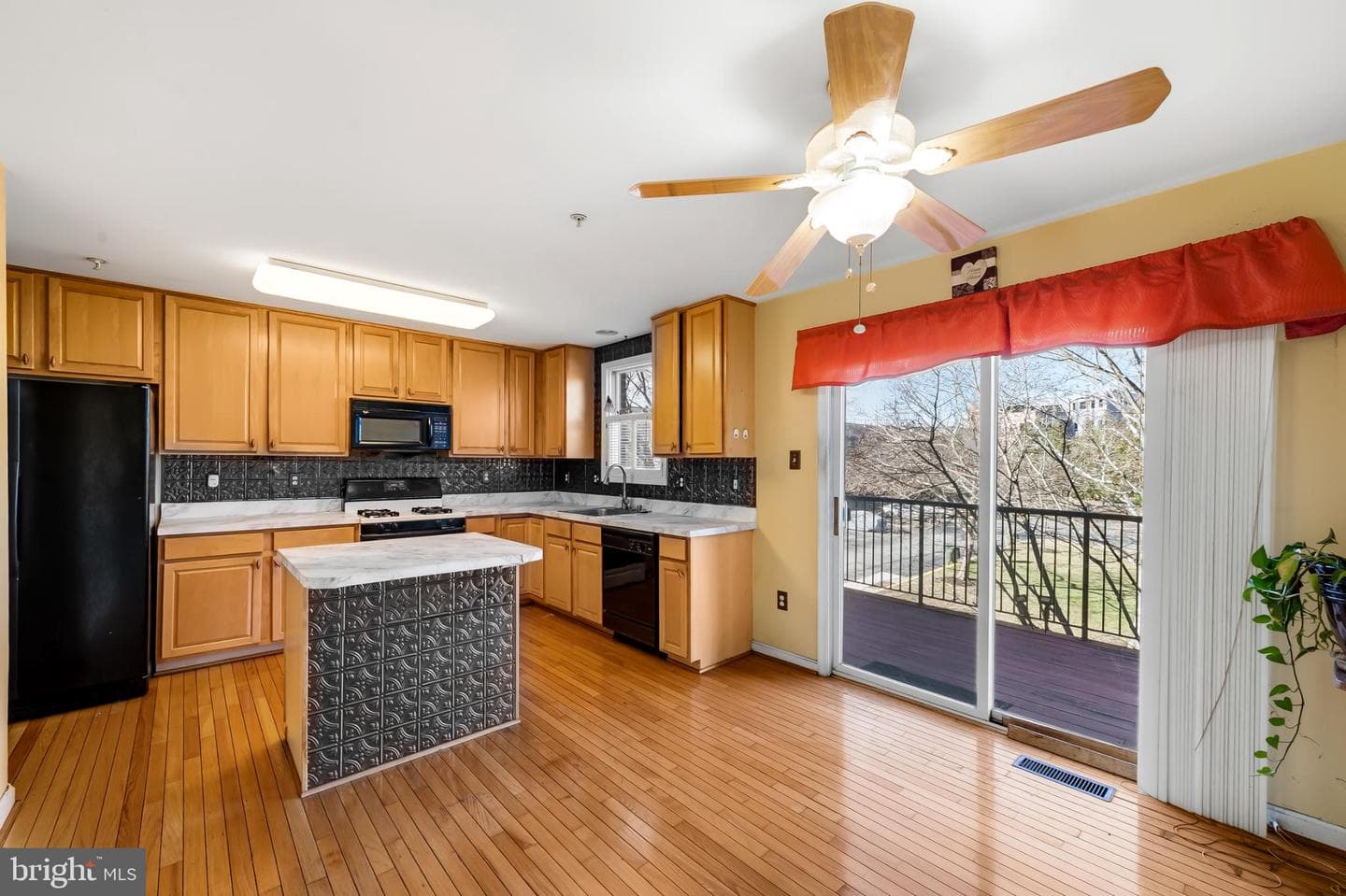 252 Robert Street photo 13