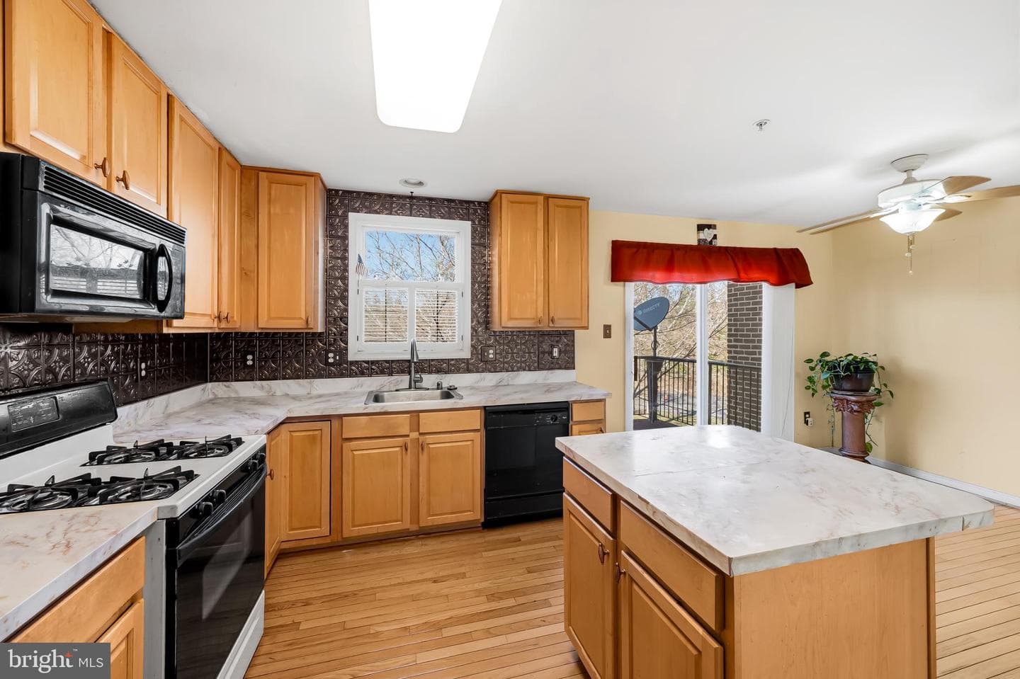 252 Robert Street photo 17