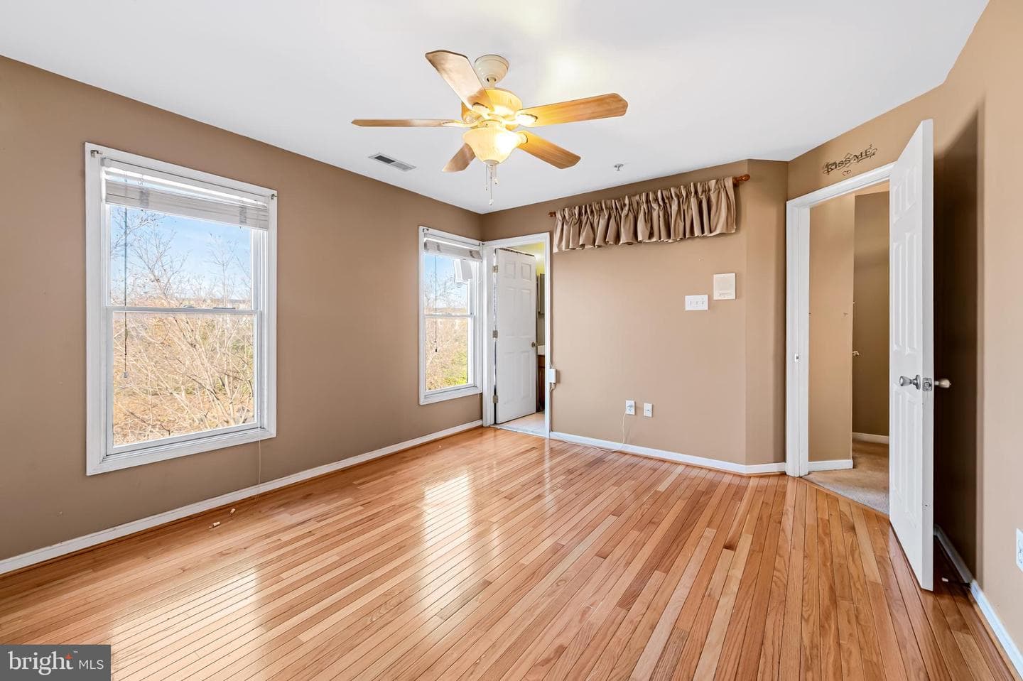 252 Robert Street photo 25