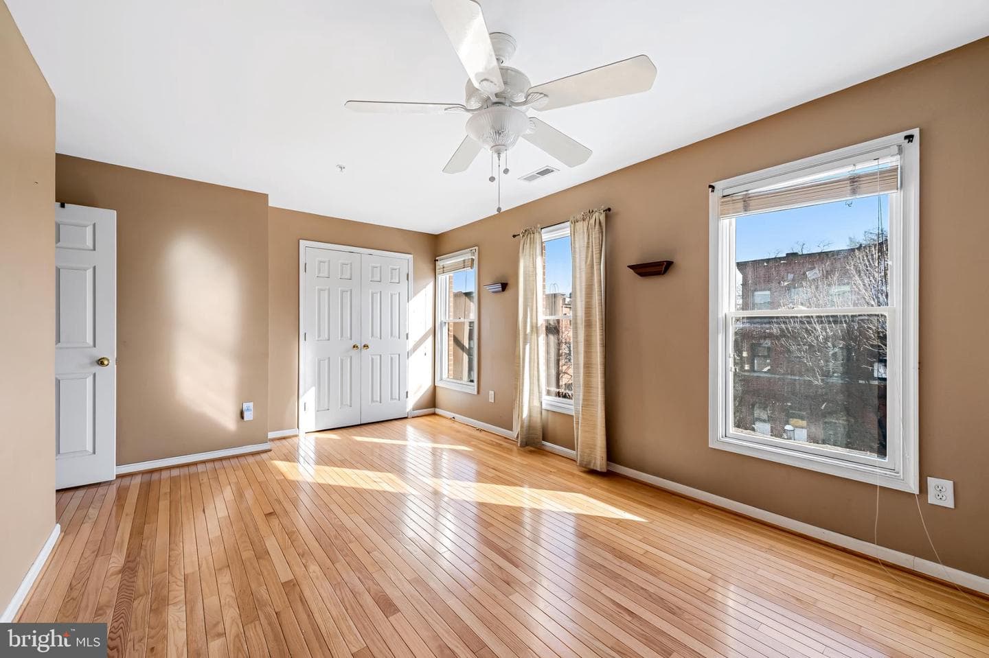 252 Robert Street photo 30