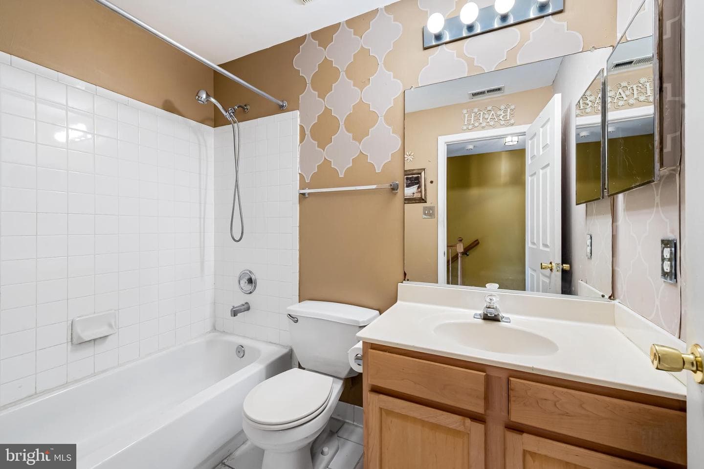 252 Robert Street photo 33