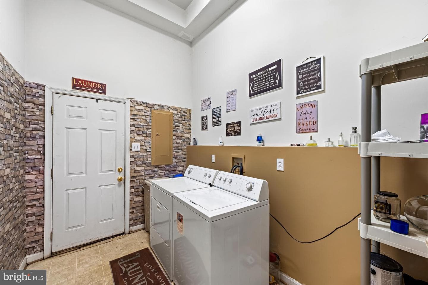 252 Robert Street photo 35