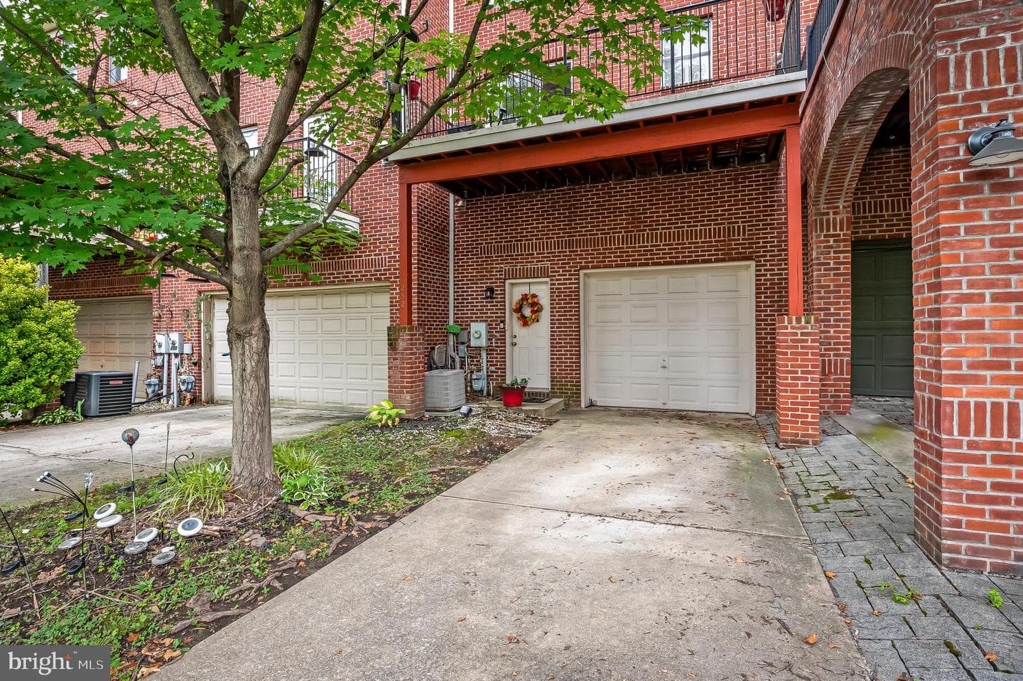 252 Robert Street photo 36
