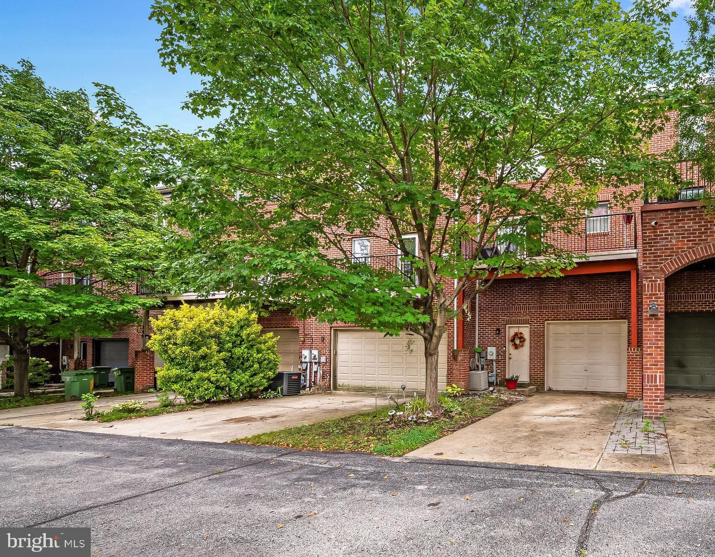 252 Robert Street photo 37