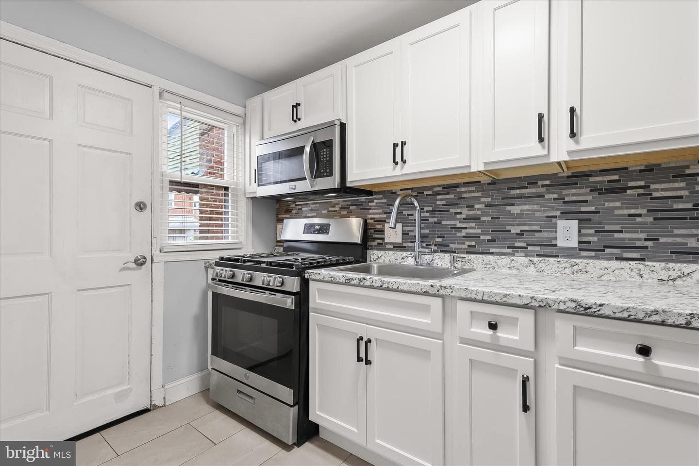 4352 Eldone Road photo 10