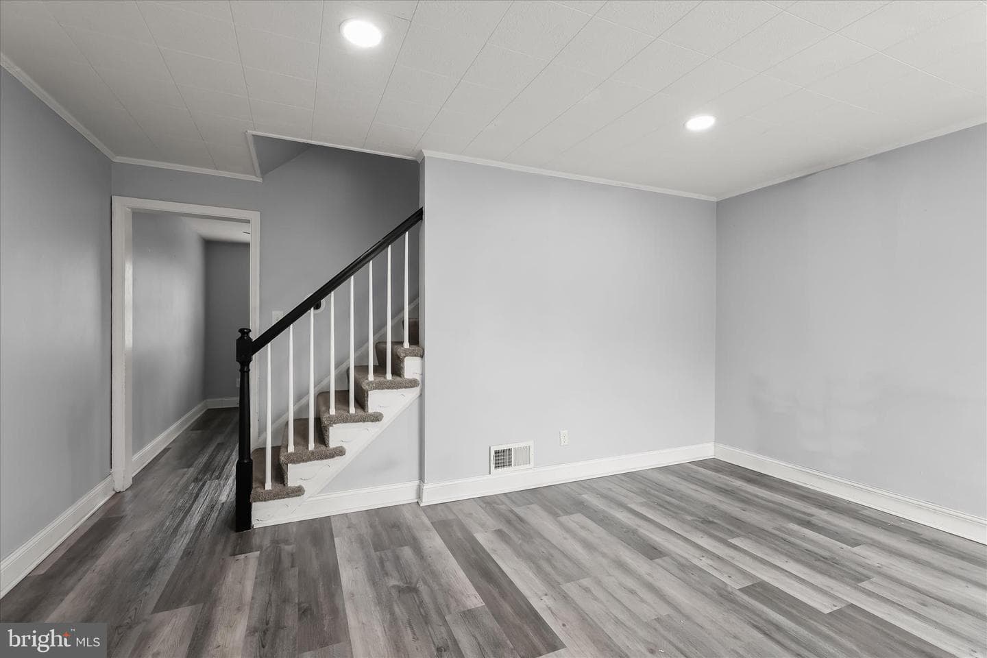 4352 Eldone Road photo 6