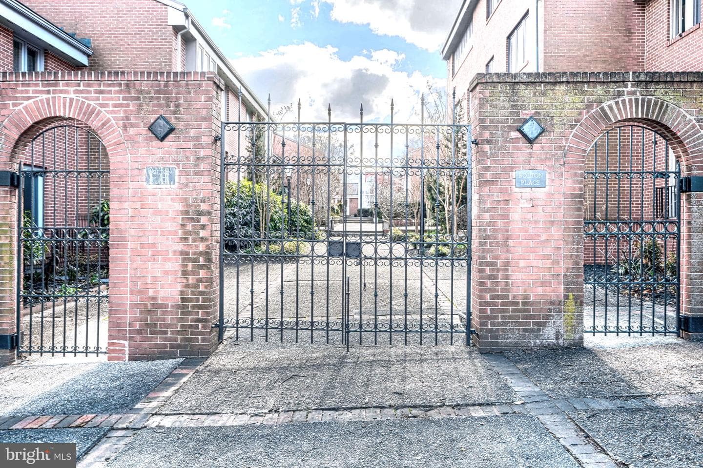 211 Bolton Place photo 12