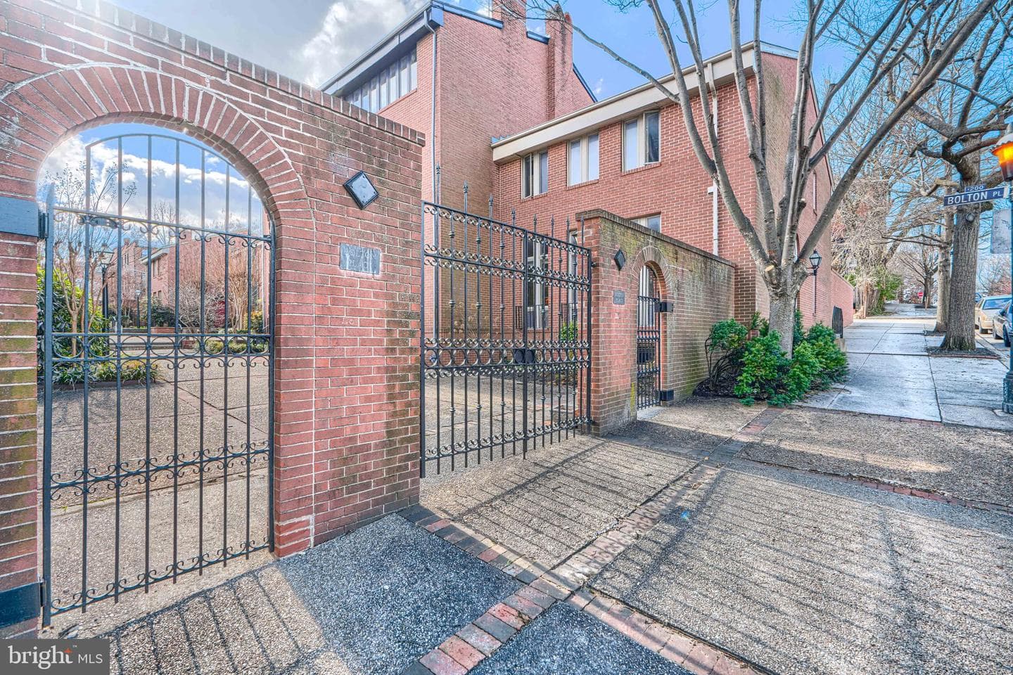 211 Bolton Place photo 13