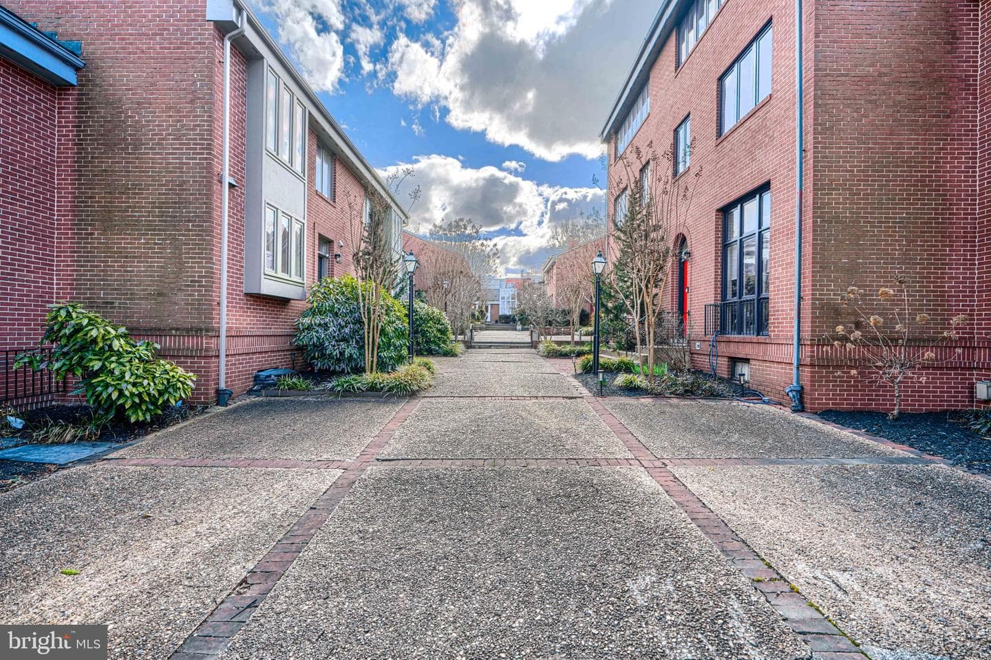 211 Bolton Place photo 14