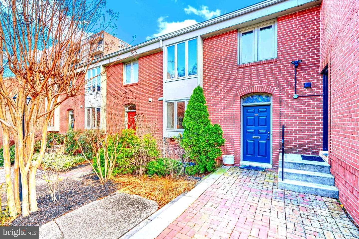 211 Bolton Place photo 2