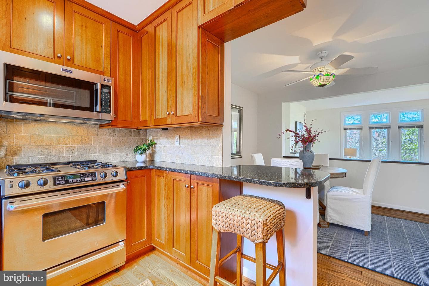 211 Bolton Place photo 35