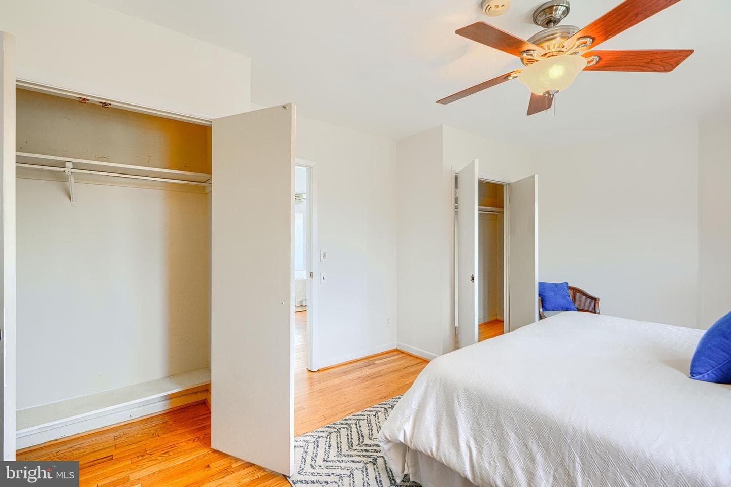 211 Bolton Place photo 38