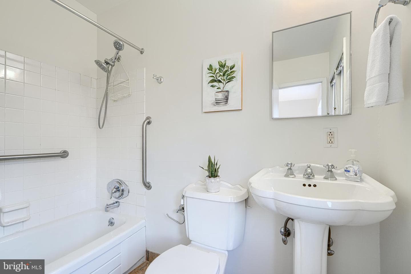 211 Bolton Place photo 52