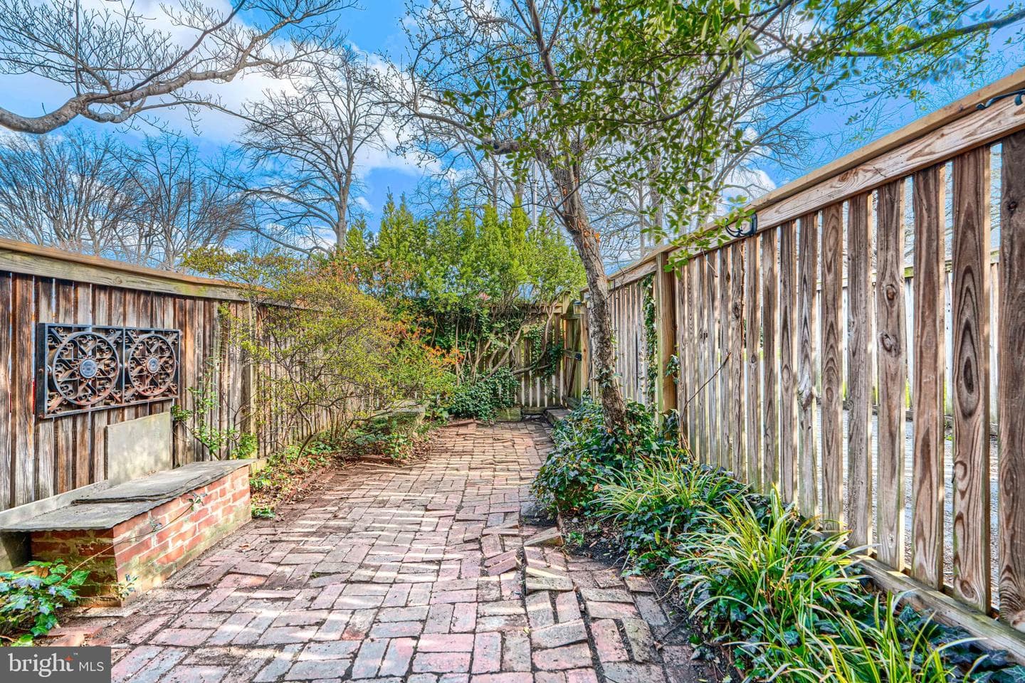211 Bolton Place photo 64