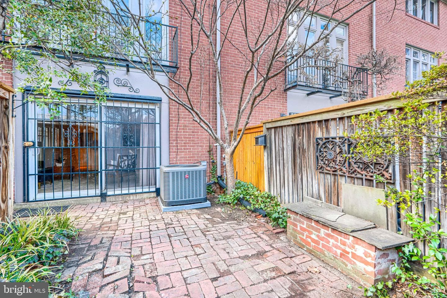 211 Bolton Place photo 65