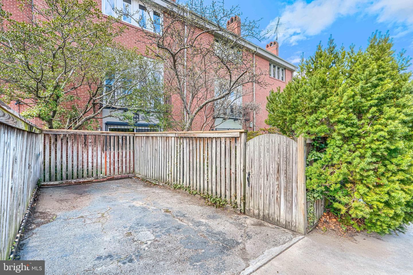 211 Bolton Place photo 66