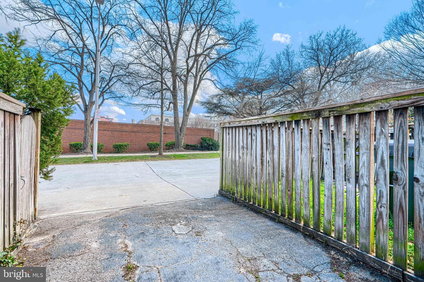 211 Bolton Place photo 67