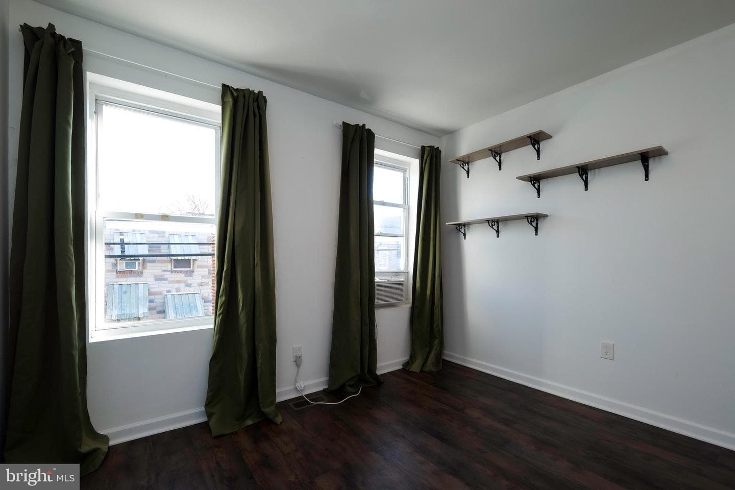 610 Wyeth Street photo 23