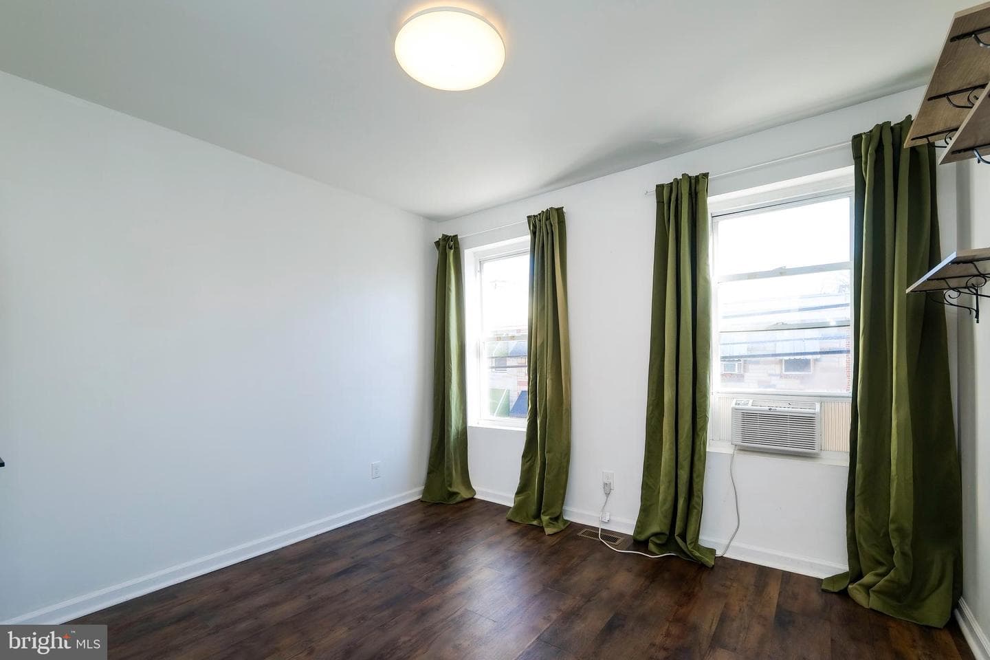 610 Wyeth Street photo 25