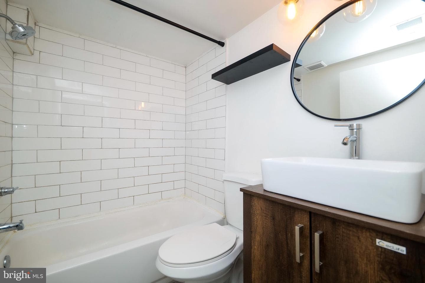 610 Wyeth Street photo 27