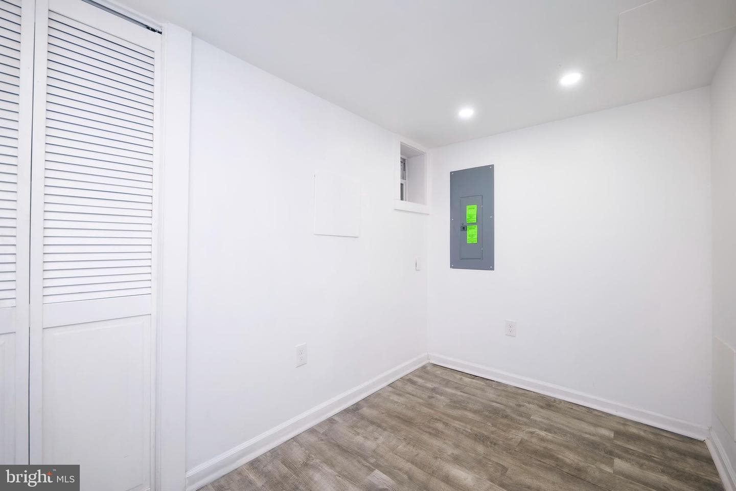 610 Wyeth Street photo 29