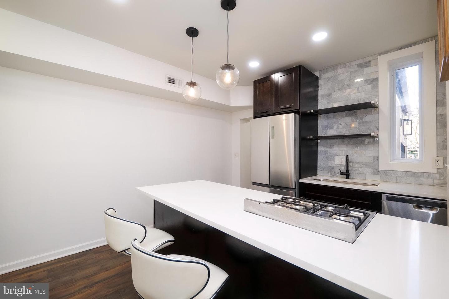 610 Wyeth Street photo 9