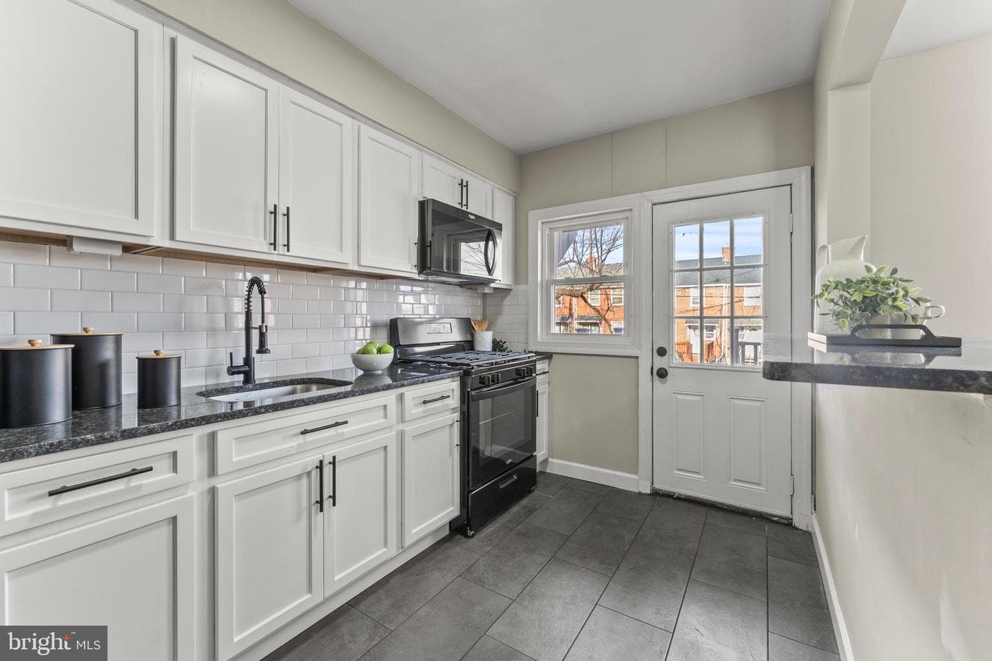 1324 Crofton Road photo 9