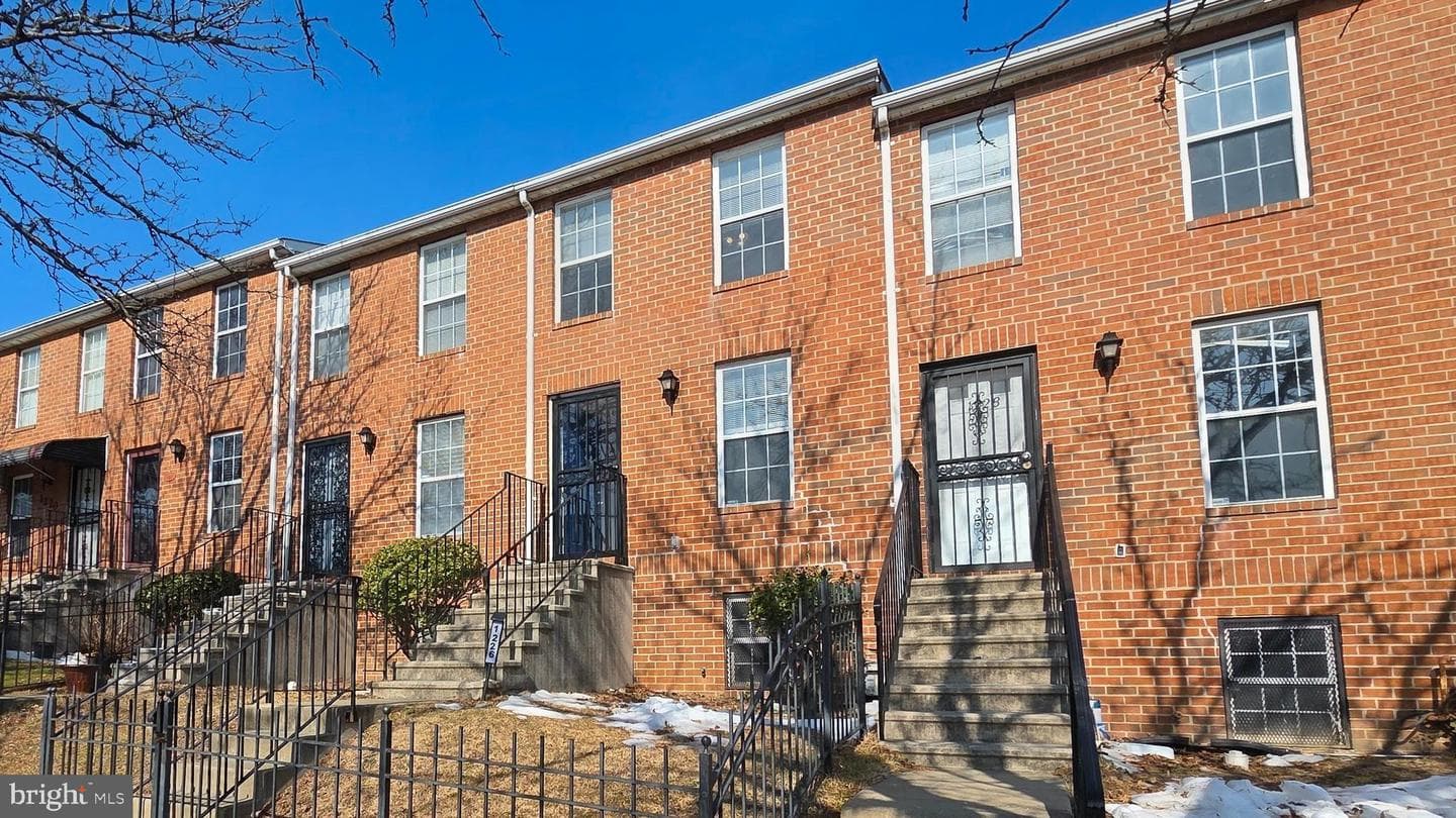 1226 E Chase Street photo 2