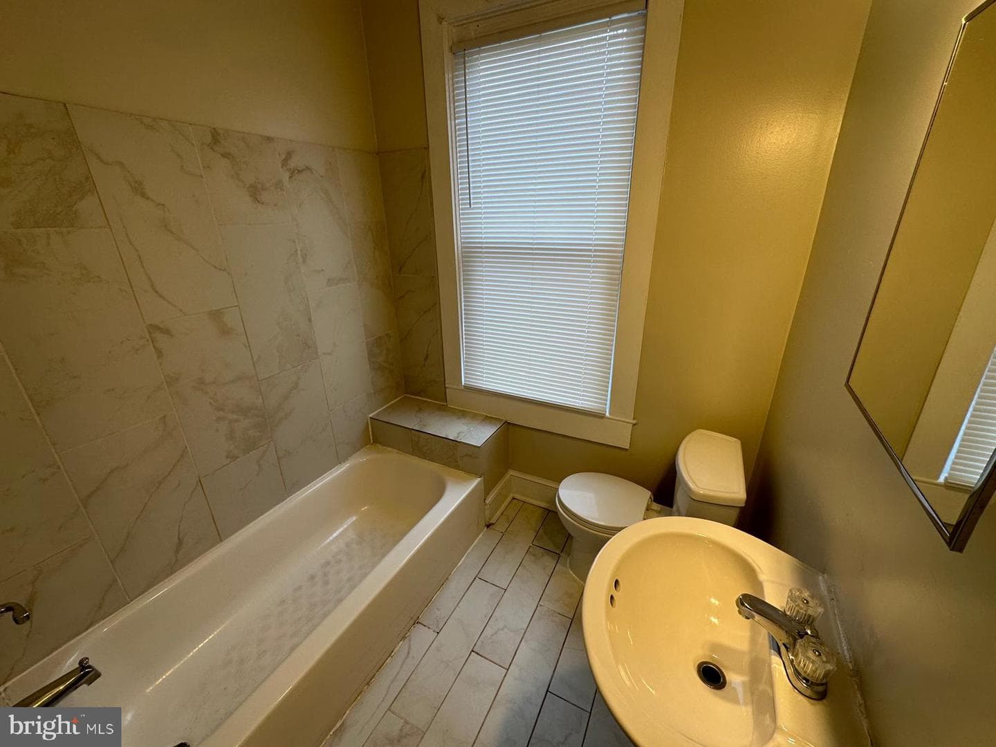 2859 W Garrison Avenue photo 9