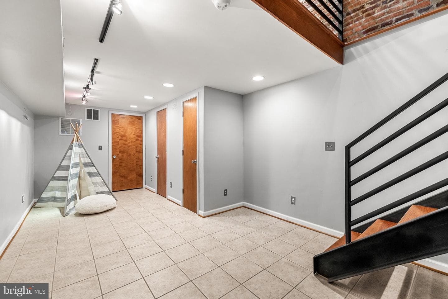 1445 Hull Street photo 35
