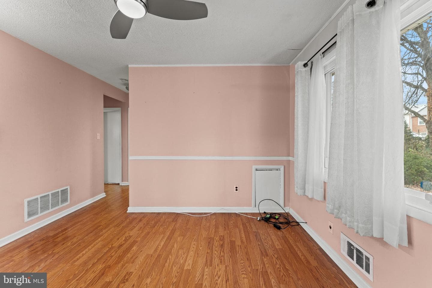 6230 Laurelton Avenue photo 10