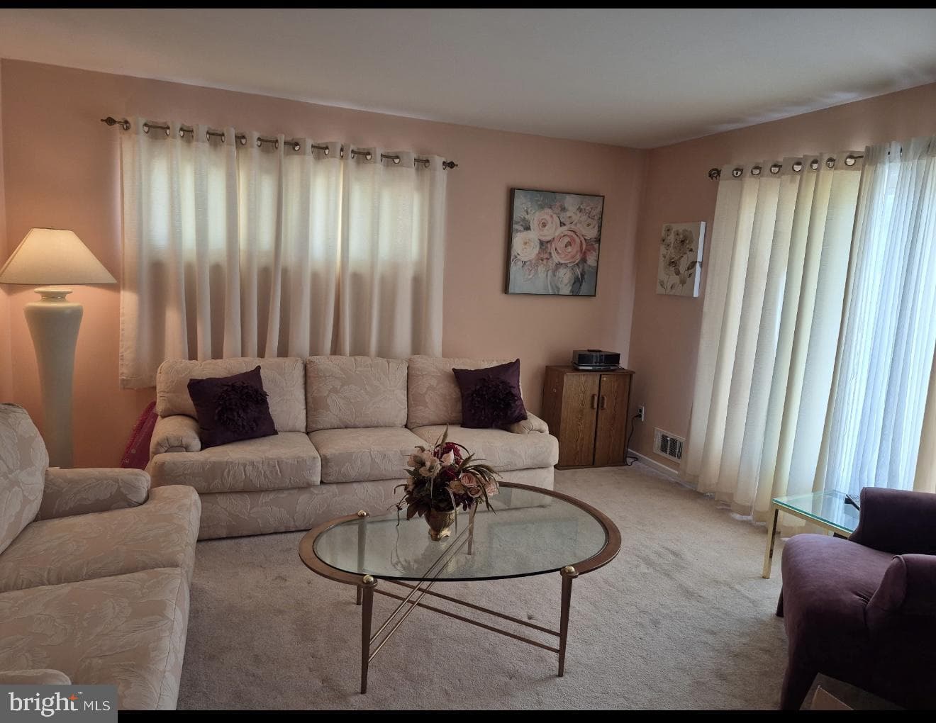 6230 Laurelton Avenue photo 2