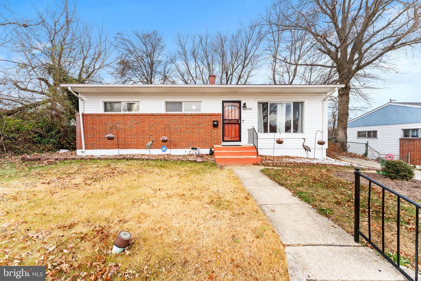 6230 Laurelton Avenue photo 3