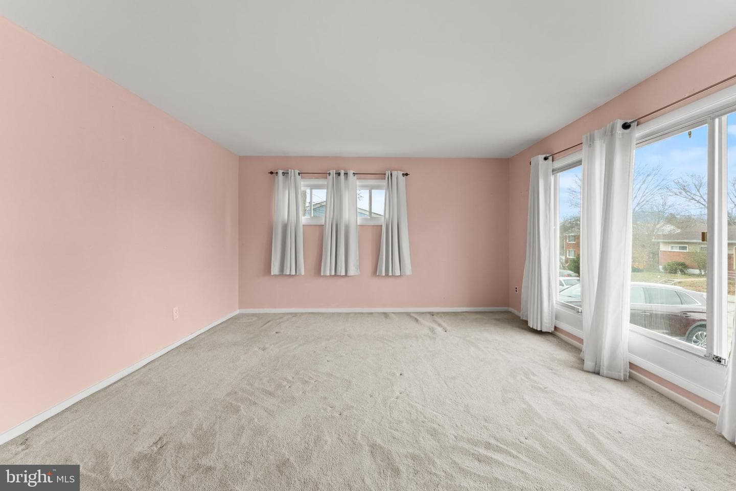 6230 Laurelton Avenue photo 6
