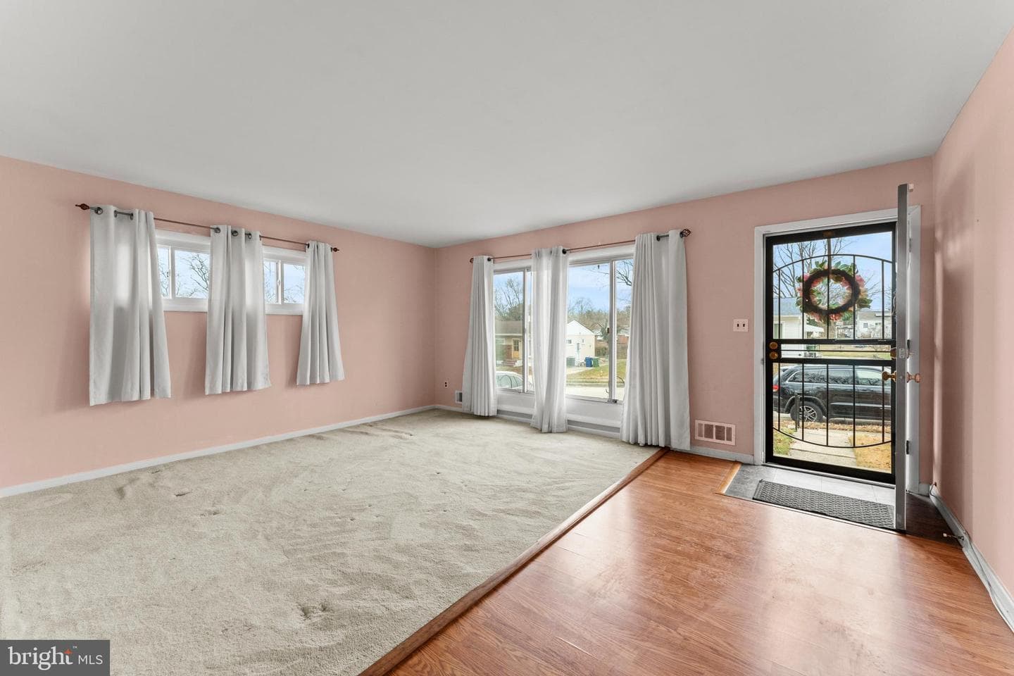 6230 Laurelton Avenue photo 7