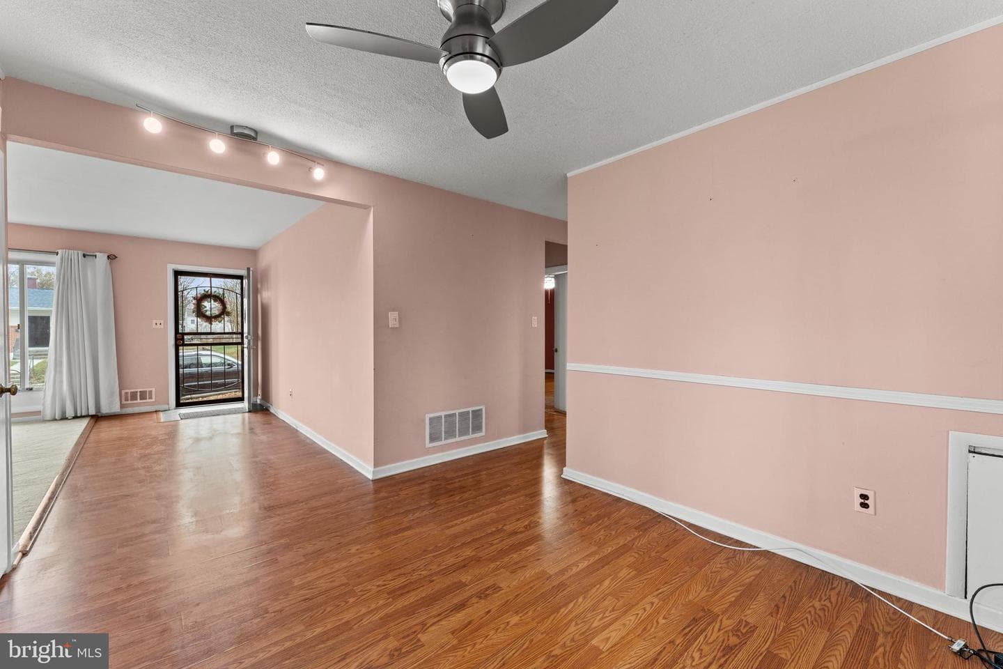 6230 Laurelton Avenue photo 9