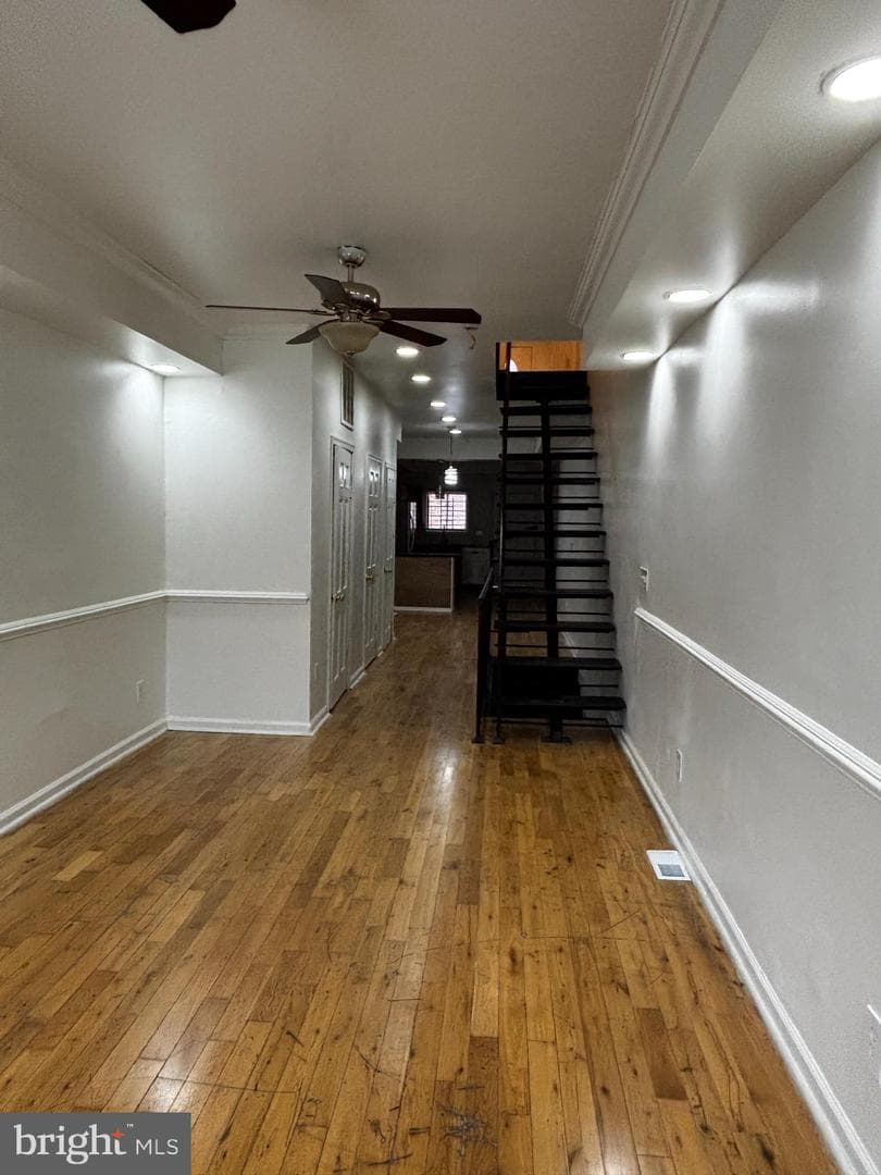 1307 W Ostend Street photo 2