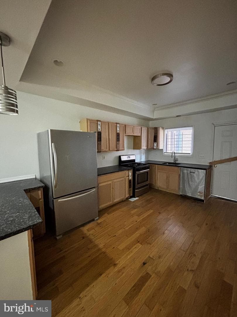 1307 W Ostend Street photo 7