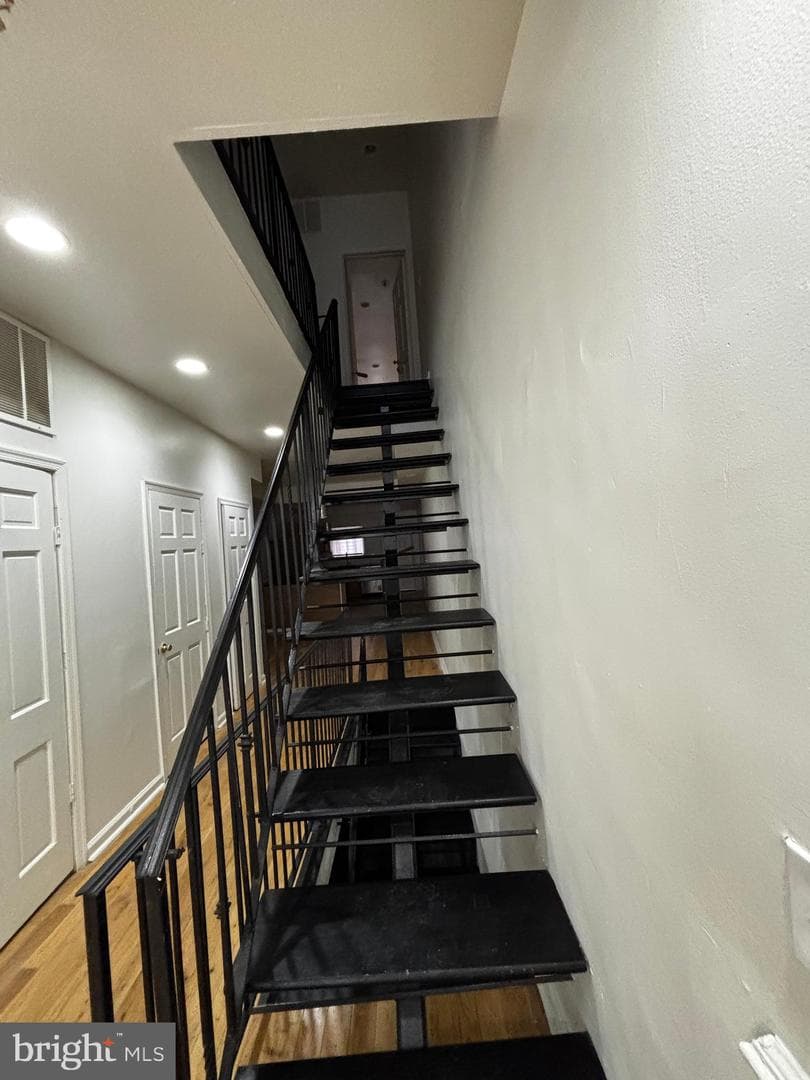 1307 W Ostend Street photo 9