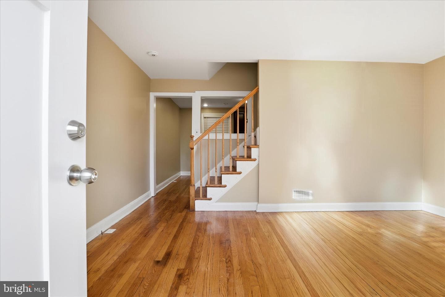 738 Yale Avenue photo 4