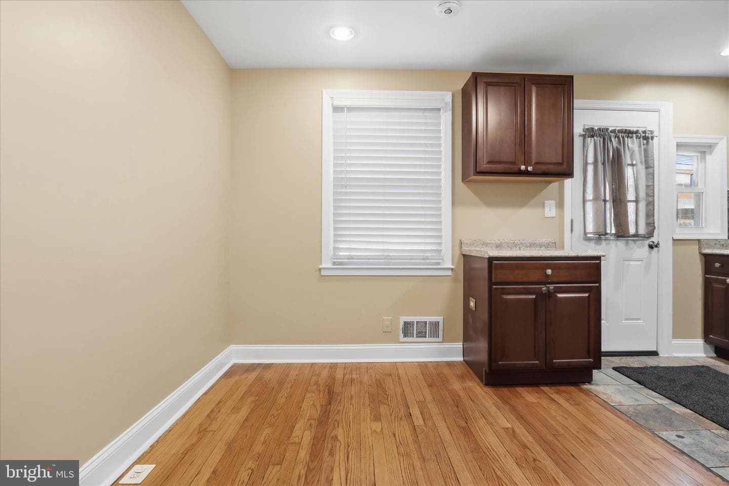 738 Yale Avenue photo 9