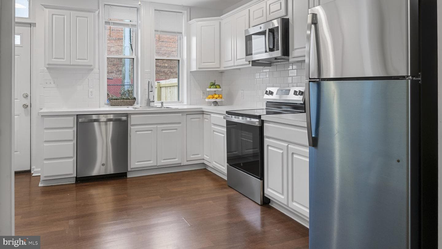 520 W 27th Street W photo 12