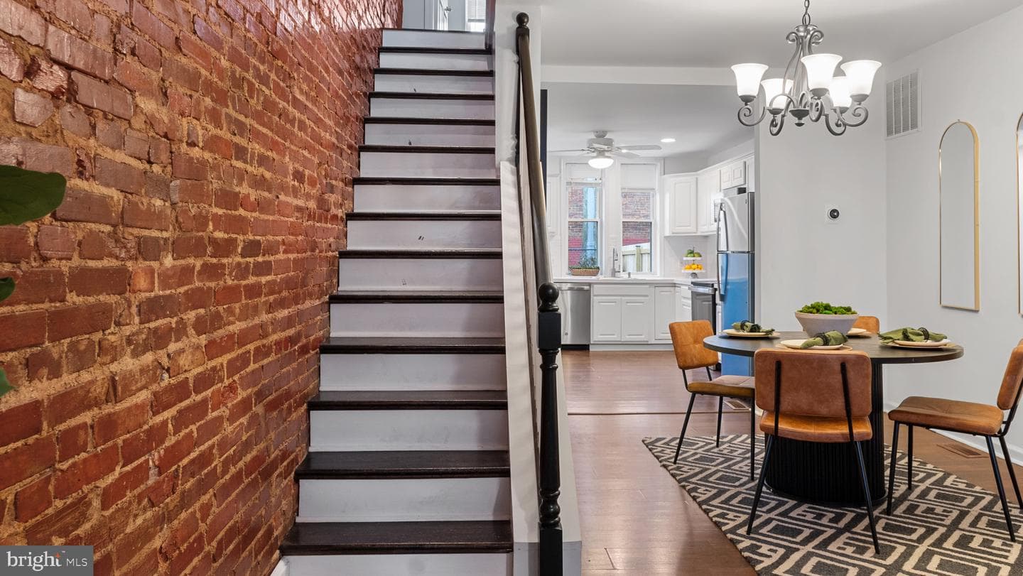520 W 27th Street W photo 16