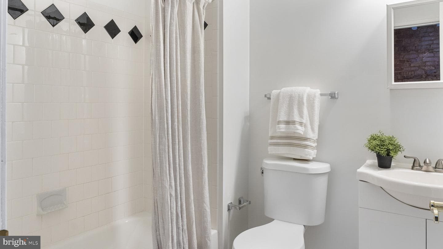520 W 27th Street W photo 28