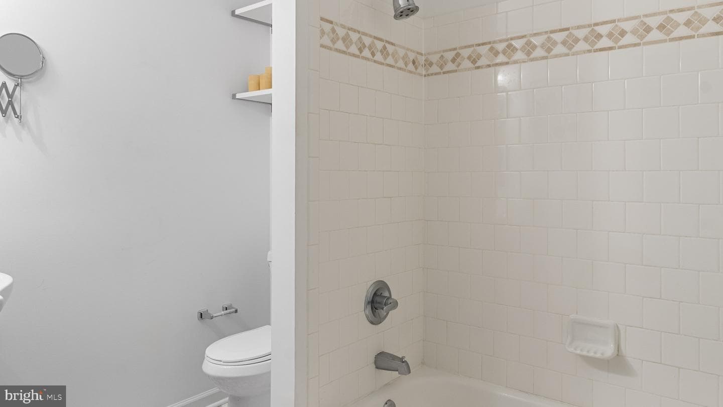 520 W 27th Street W photo 29