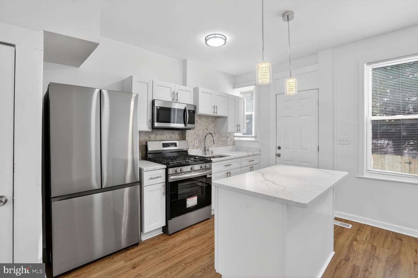 2727 Baker Street photo 11