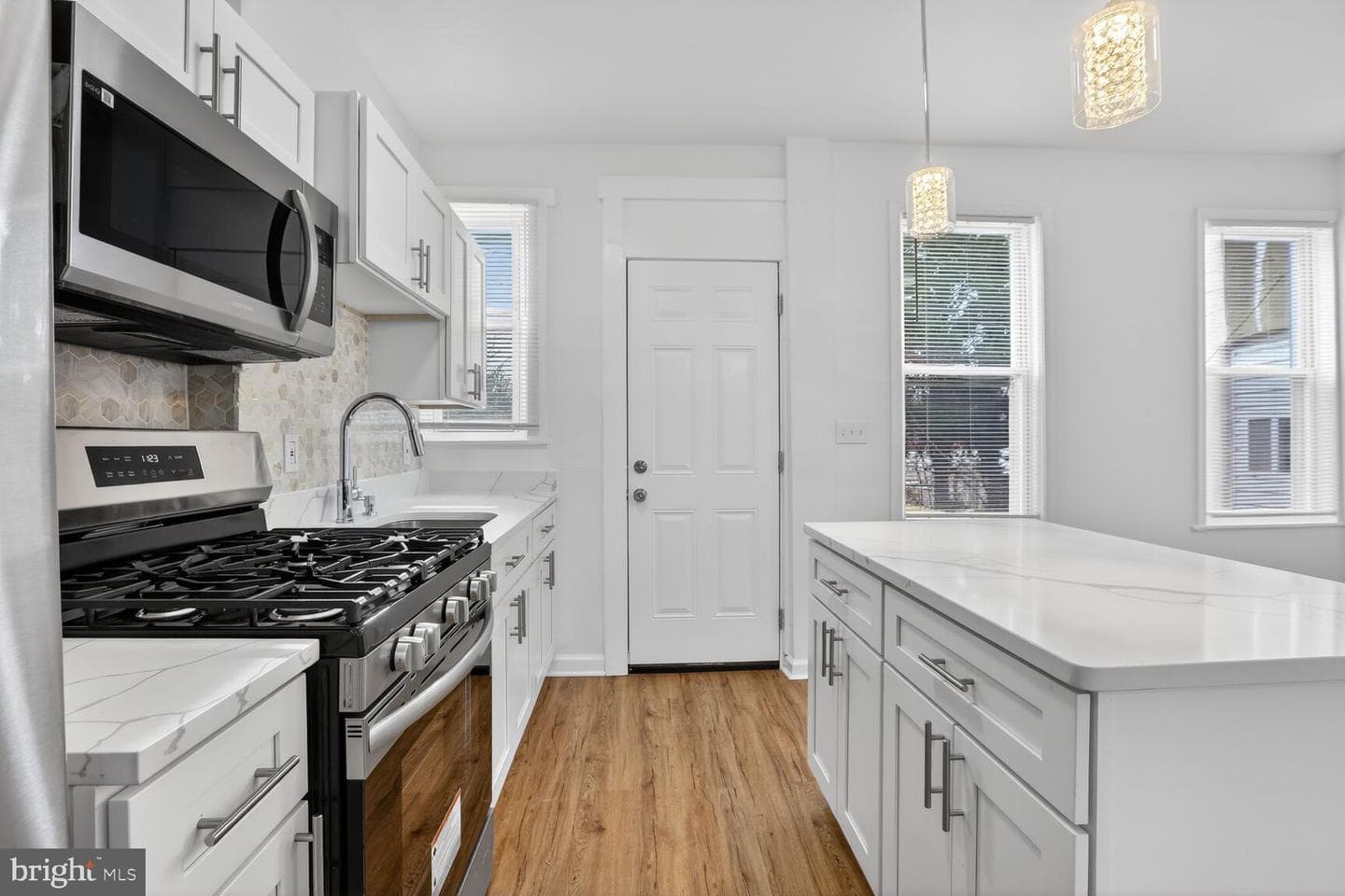 2727 Baker Street photo 12