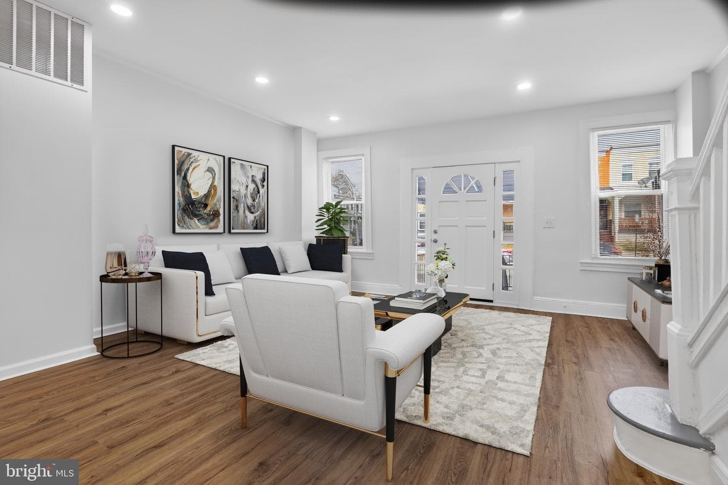 2727 Baker Street photo 5