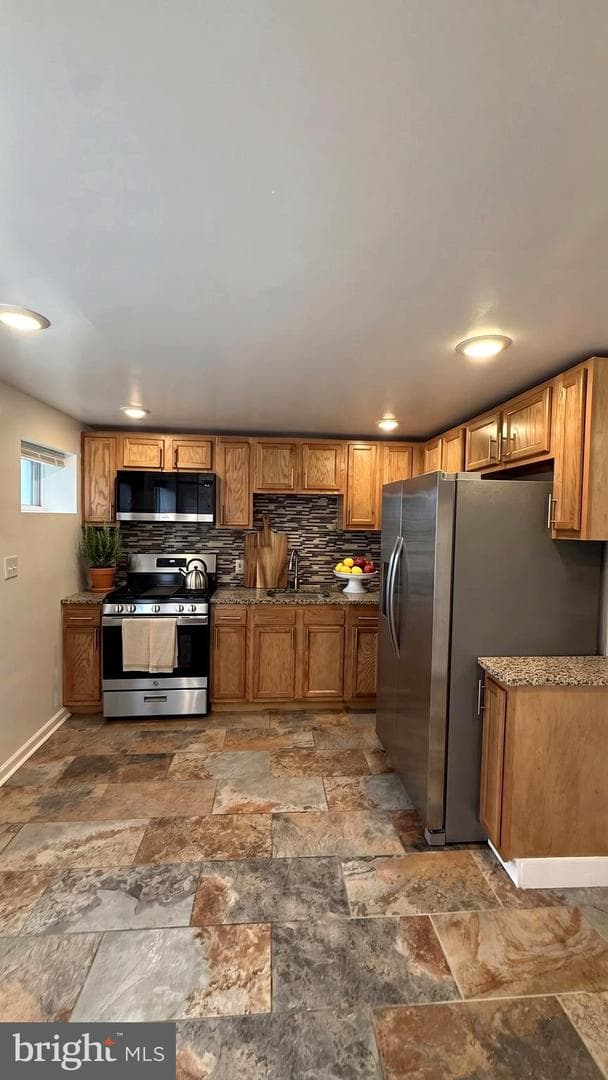 4343 Roberton Avenue photo 9